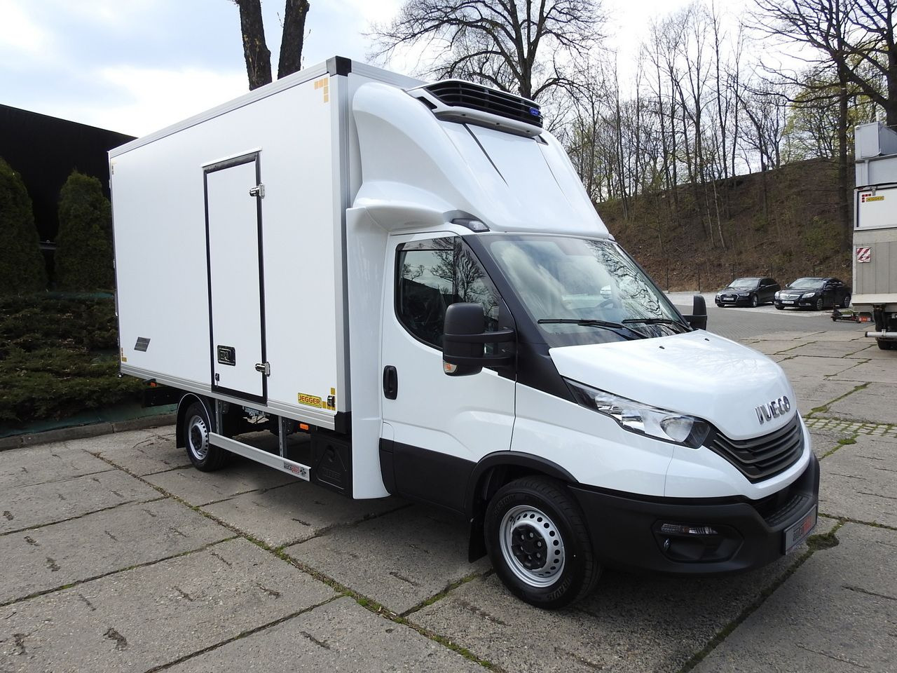 IVECO DAILY 35S16 NEW REGRIGERATOR BOX -10*C 8 PALLETS HEATING FUNCTION POWER SUPPLY 230V CRUISE CONTROL AIR CONDITIONING 160HP - Хладилен бус: снимка 4 IVECO DAILY 35S16 NEW REGRIGERATOR BOX -10*C 8 PALLETS HEATING FUNCTION POWER SUPPLY 230V CRUISE CONTROL AIR CONDITIONING 160HP - Хладилен бус: снимка 4
