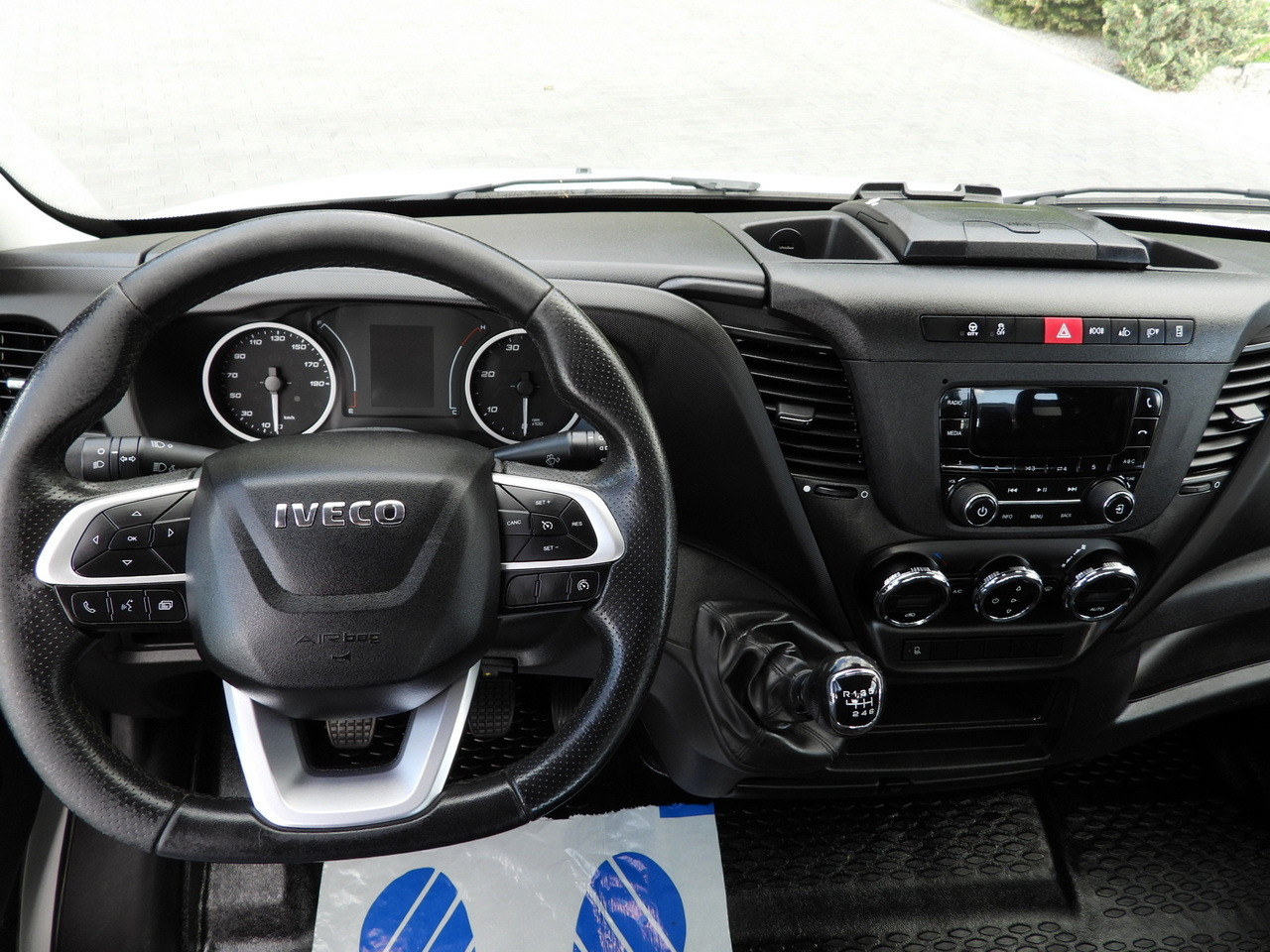 Лизинг на IVECO DAILY 35S16 STAKE BODY 10 PALLETS CRUISE CONTROL AIR CONDITIONING  160HP IVECO DAILY 35S16 STAKE BODY 10 PALLETS CRUISE CONTROL AIR CONDITIONING  160HP: снимка 28