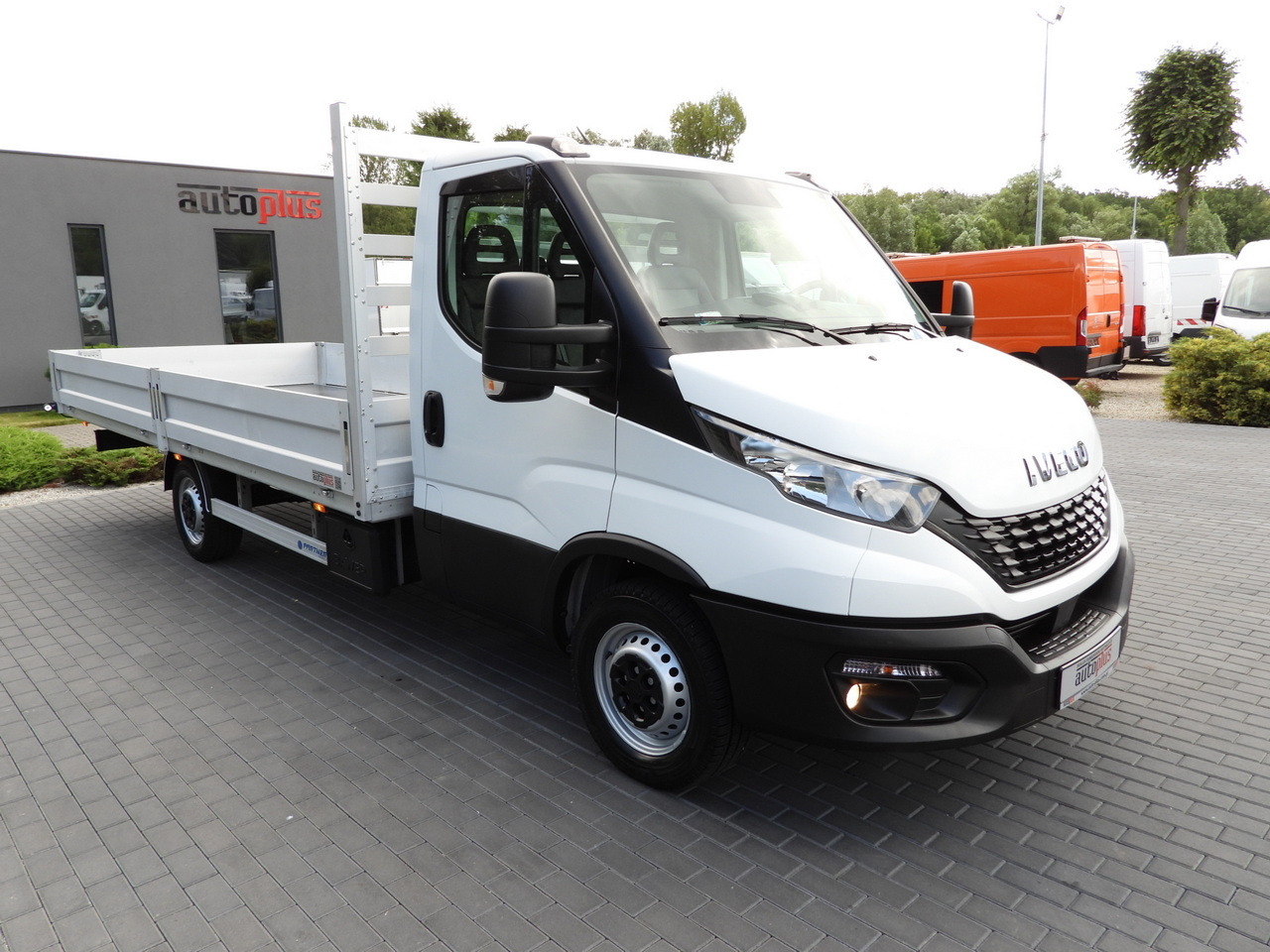 IVECO DAILY 35S16 STAKE BODY 10 PALLETS CRUISE CONTROL AIR CONDITIONING 160HP - Бордови бус: снимка 4 IVECO DAILY 35S16 STAKE BODY 10 PALLETS CRUISE CONTROL AIR CONDITIONING 160HP - Бордови бус: снимка 4