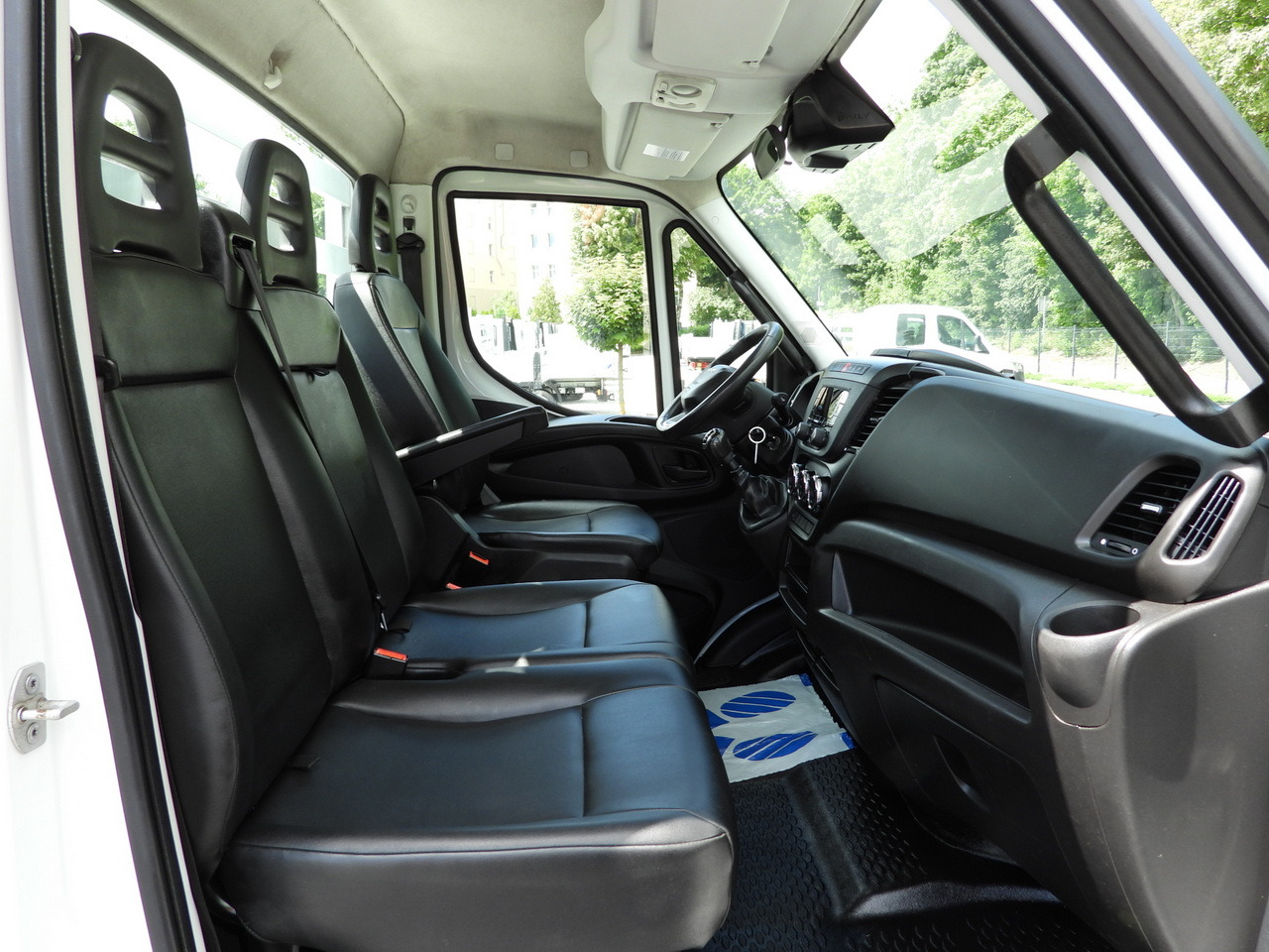 Лизинг на IVECO DAILY 35S16 STAKE BODY 10 PALLETS CRUISE CONTROL AIR CONDITIONING  160HP IVECO DAILY 35S16 STAKE BODY 10 PALLETS CRUISE CONTROL AIR CONDITIONING  160HP: снимка 35