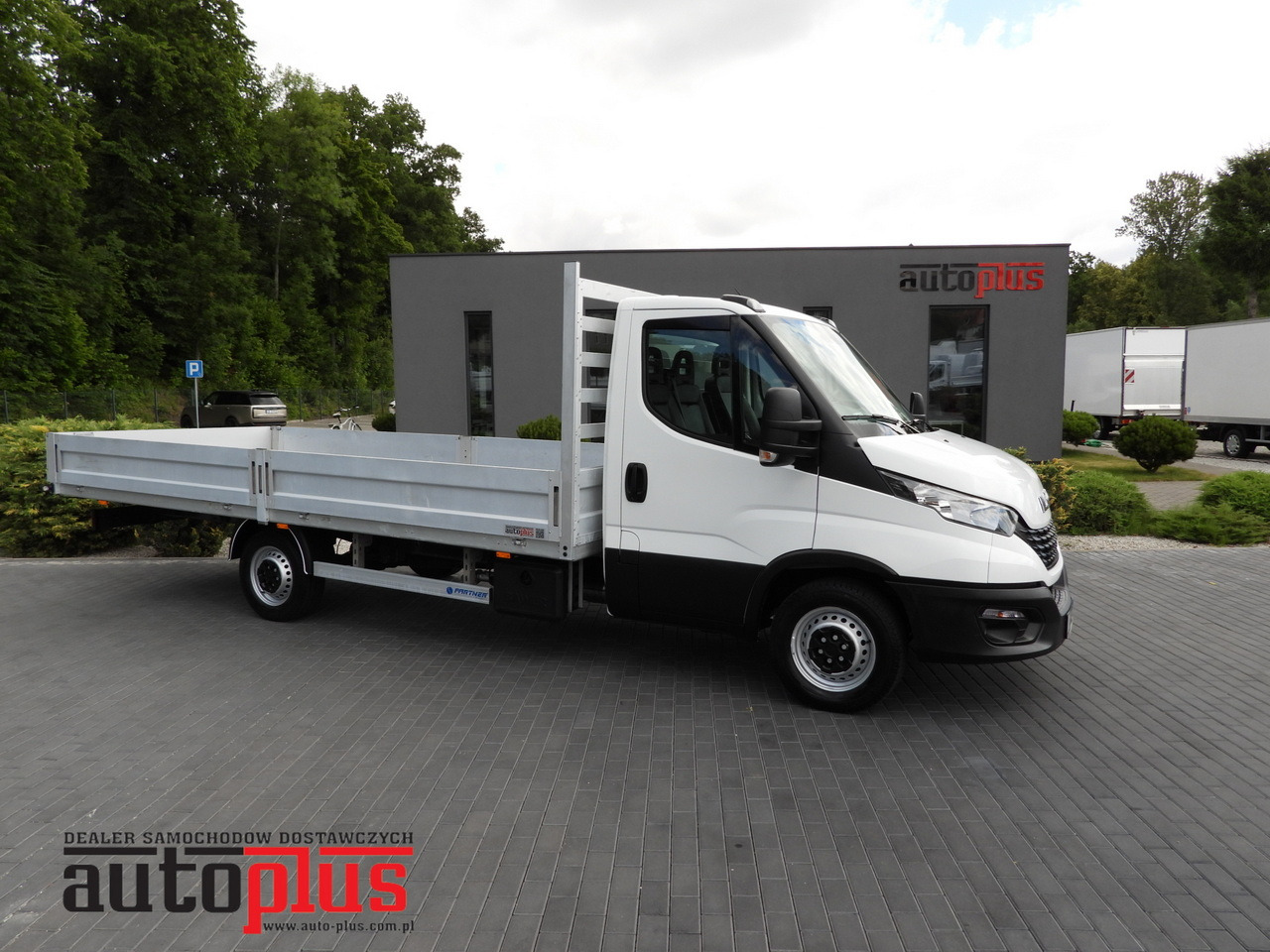 IVECO DAILY 35S16 STAKE BODY 10 PALLETS CRUISE CONTROL AIR CONDITIONING 160HP - Бордови бус: снимка 1 IVECO DAILY 35S16 STAKE BODY 10 PALLETS CRUISE CONTROL AIR CONDITIONING 160HP - Бордови бус: снимка 1