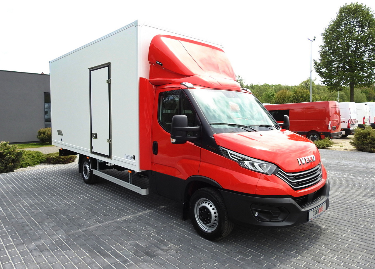 IVECO DAILY 35S18 NEW BOX 10 PALLETS CRUISE CONTROL NAVIGATION AIR CONDITIONING LED LIGHTS GUARANTEE  180HP - Хладилен бус: снимка 4 IVECO DAILY 35S18 NEW BOX 10 PALLETS CRUISE CONTROL NAVIGATION AIR CONDITIONING LED LIGHTS GUARANTEE  180HP - Хладилен бус: снимка 4