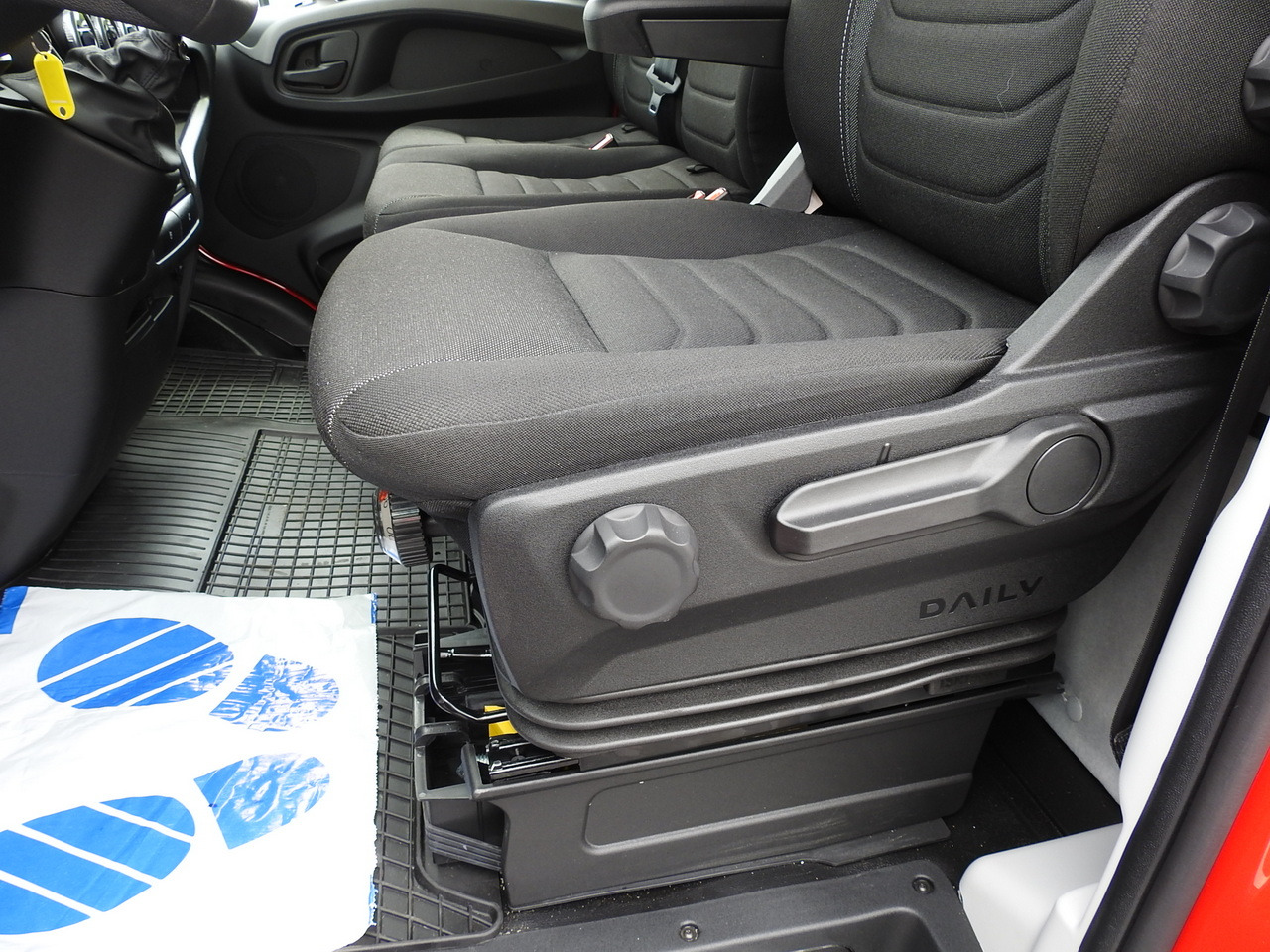 Нови Лекотоварен автомобил фургон IVECO DAILY 35S18 NEW BOX 10 PALLETS CRUISE CONTROL NAVIGATION AIR CONDITIONING LED LIGHTS GUARANTEE  180HP: снимка 32