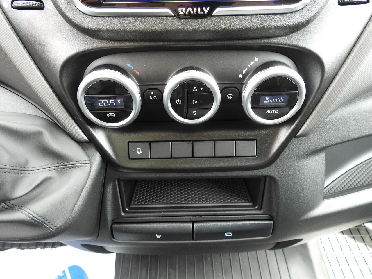 Нови Лекотоварен автомобил фургон IVECO DAILY 35S18 NEW BOX 10 PALLETS CRUISE CONTROL NAVIGATION AIR CONDITIONING LED LIGHTS GUARANTEE  180HP: снимка 41