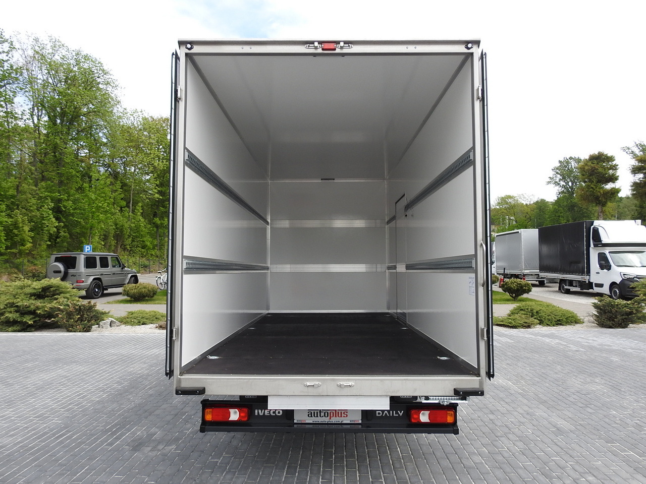 Нови Лекотоварен автомобил фургон IVECO DAILY 35S18 NEW BOX 10 PALLETS CRUISE CONTROL NAVIGATION AIR CONDITIONING LED LIGHTS GUARANTEE  180HP: снимка 12