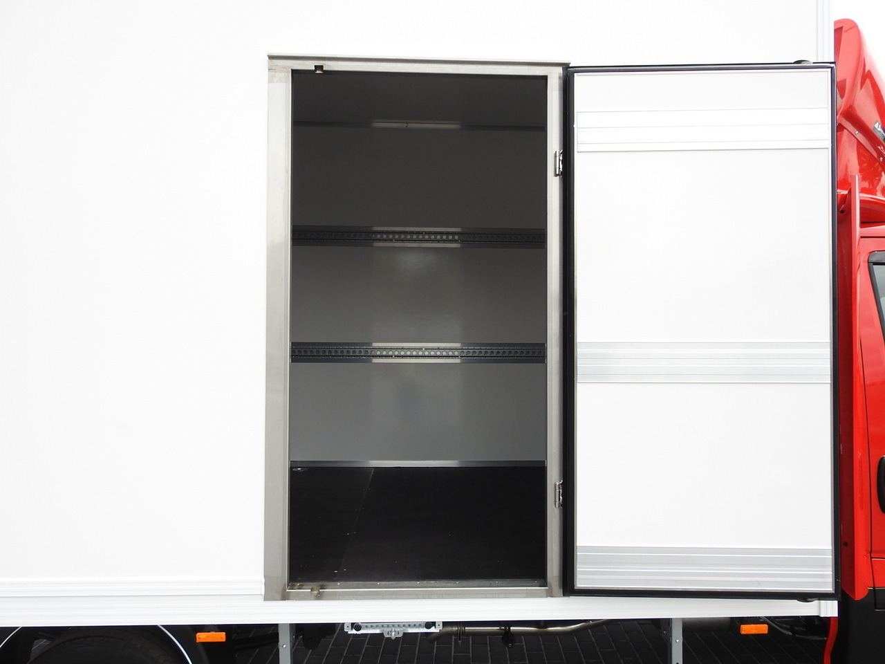 Нови Лекотоварен автомобил фургон IVECO DAILY 35S18 NEW BOX 10 PALLETS CRUISE CONTROL NAVIGATION AIR CONDITIONING LED LIGHTS GUARANTEE  180HP: снимка 25