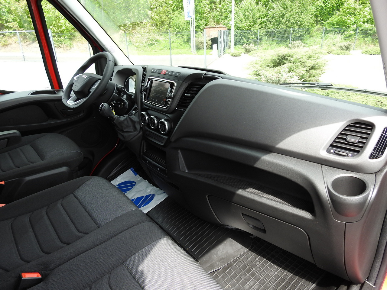 Нови Лекотоварен автомобил фургон IVECO DAILY 35S18 NEW BOX 10 PALLETS CRUISE CONTROL NAVIGATION AIR CONDITIONING LED LIGHTS GUARANTEE  180HP: снимка 45