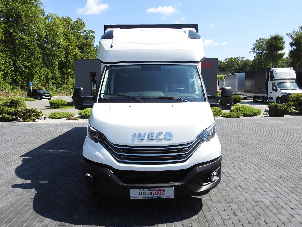 IVECO DAILY 35S18 NEW TARPAULIN 8 PALLETS CRUISE CONTROL NAVIGATION LED LIGHTS AUTOMATIC TRANSMISSION HI-MATIC MANUFACTURERS WARRANTY 180HP - Брезентов бус: снимка 5 IVECO DAILY 35S18 NEW TARPAULIN 8 PALLETS CRUISE CONTROL NAVIGATION LED LIGHTS AUTOMATIC TRANSMISSION HI-MATIC MANUFACTURERS WARRANTY 180HP - Брезентов бус: снимка 5