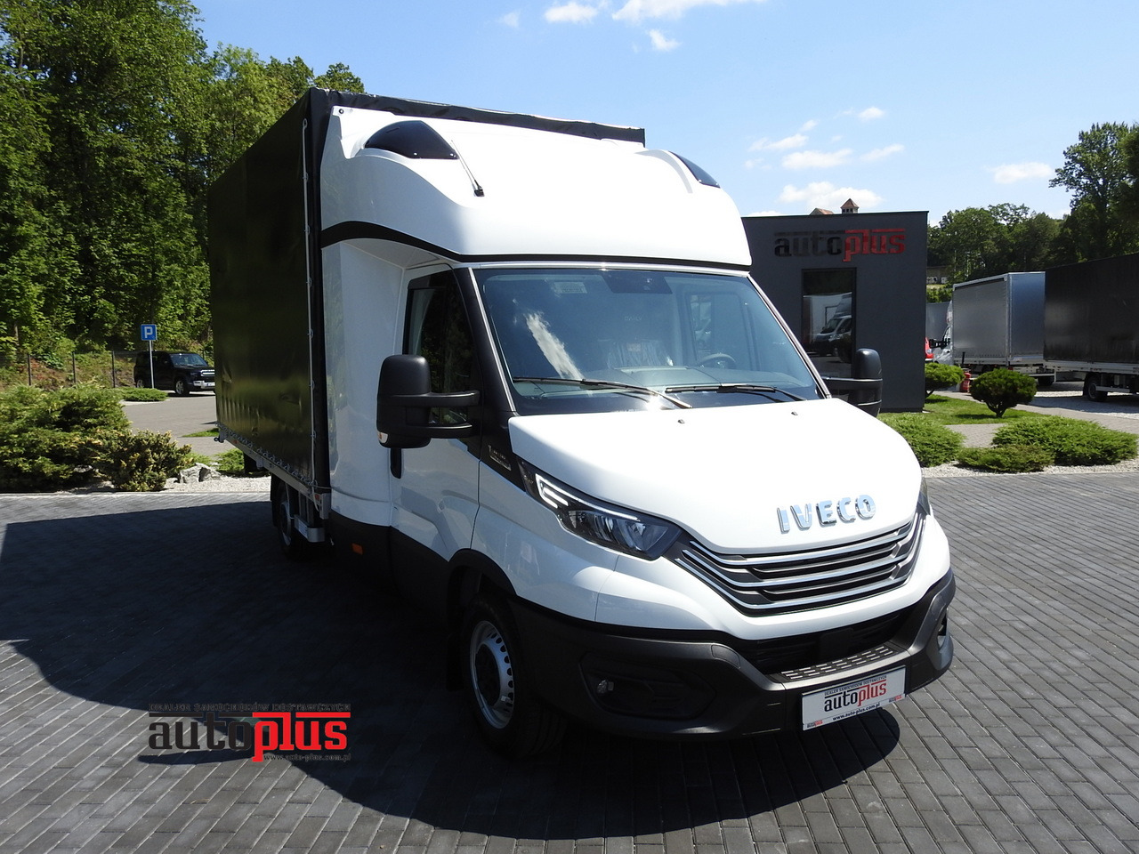 IVECO DAILY 35S18 NEW TARPAULIN 8 PALLETS CRUISE CONTROL NAVIGATION LED LIGHTS AUTOMATIC TRANSMISSION HI-MATIC MANUFACTURERS WARRANTY 180HP - Брезентов бус: снимка 1 IVECO DAILY 35S18 NEW TARPAULIN 8 PALLETS CRUISE CONTROL NAVIGATION LED LIGHTS AUTOMATIC TRANSMISSION HI-MATIC MANUFACTURERS WARRANTY 180HP - Брезентов бус: снимка 1