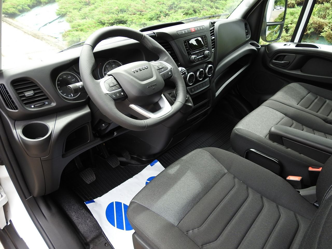 IVECO DAILY 35S18 NEW TARPAULIN WEBASTO CRUISE CONTROL AIR CONDITIONING 180HP - Брезентов бус: снимка 2 IVECO DAILY 35S18 NEW TARPAULIN WEBASTO CRUISE CONTROL AIR CONDITIONING 180HP - Брезентов бус: снимка 2