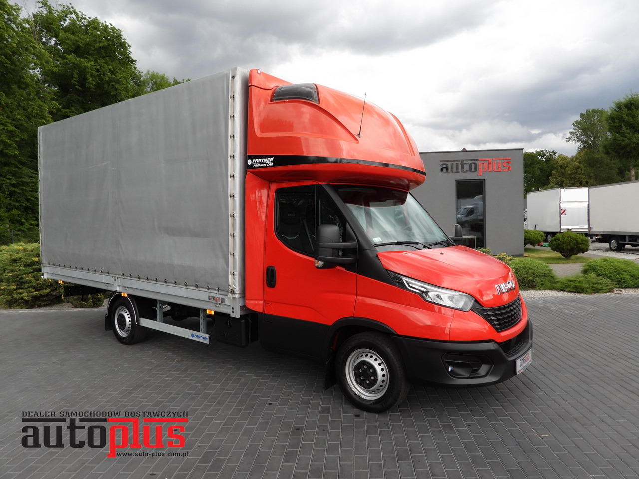 IVECO DAILY 35S18 TARPAULIN 10 PALLETS WEBASTO CRUISE CONTROL LED LIGHTS AIR CONDITIONING 180HP - Брезентов бус: снимка 1 IVECO DAILY 35S18 TARPAULIN 10 PALLETS WEBASTO CRUISE CONTROL LED LIGHTS AIR CONDITIONING 180HP - Брезентов бус: снимка 1