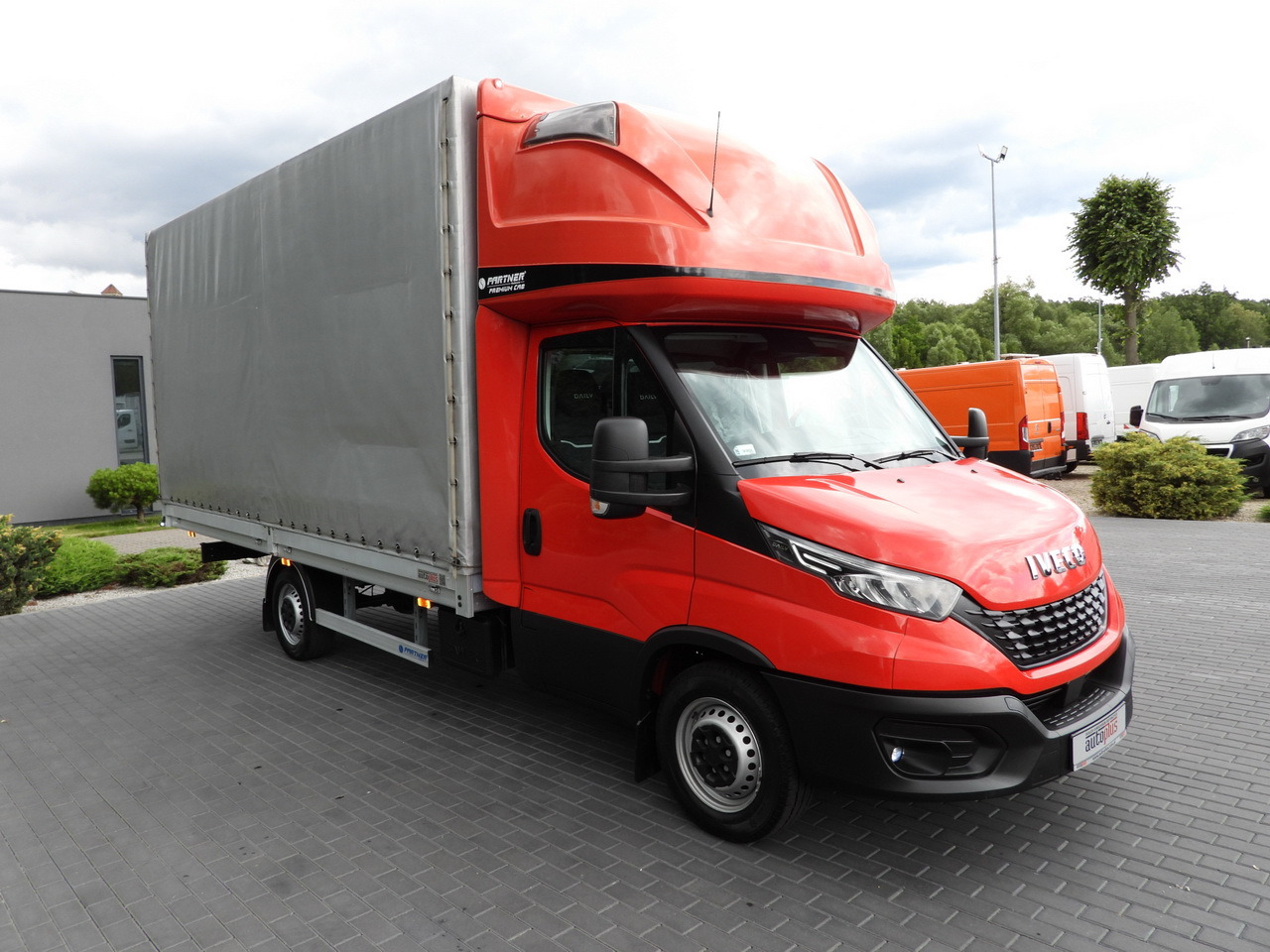 IVECO DAILY 35S18 TARPAULIN 10 PALLETS WEBASTO CRUISE CONTROL LED LIGHTS AIR CONDITIONING 180HP - Брезентов бус: снимка 4 IVECO DAILY 35S18 TARPAULIN 10 PALLETS WEBASTO CRUISE CONTROL LED LIGHTS AIR CONDITIONING 180HP - Брезентов бус: снимка 4