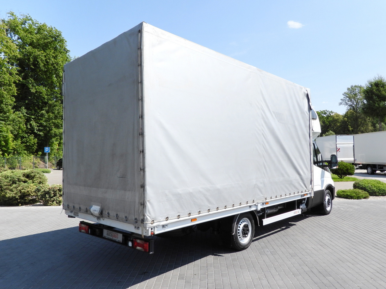 IVECO DAILY 35S18 TARPAULIN 10 PALLETS WEBASTO CRUISE CONTROL LED LIGHTS PNEUMATICS AIR CONDITIONING 180HP - Брезентов бус: снимка 3 IVECO DAILY 35S18 TARPAULIN 10 PALLETS WEBASTO CRUISE CONTROL LED LIGHTS PNEUMATICS AIR CONDITIONING 180HP - Брезентов бус: снимка 3