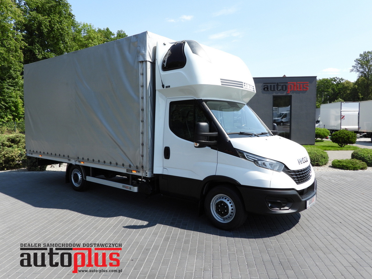 IVECO DAILY 35S18 TARPAULIN 10 PALLETS WEBASTO CRUISE CONTROL LED LIGHTS PNEUMATICS AIR CONDITIONING 180HP - Брезентов бус: снимка 1 IVECO DAILY 35S18 TARPAULIN 10 PALLETS WEBASTO CRUISE CONTROL LED LIGHTS PNEUMATICS AIR CONDITIONING 180HP - Брезентов бус: снимка 1