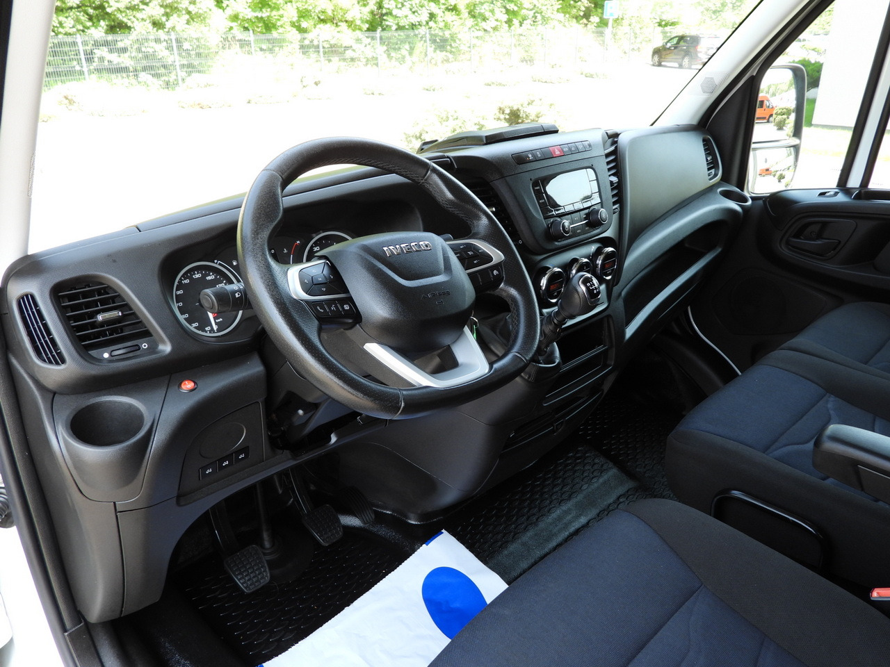 IVECO DAILY 35S18 TARPAULIN 10 PALLETS WEBASTO CRUISE CONTROL LED LIGHTS PNEUMATICS AIR CONDITIONING 180HP - Брезентов бус: снимка 2 IVECO DAILY 35S18 TARPAULIN 10 PALLETS WEBASTO CRUISE CONTROL LED LIGHTS PNEUMATICS AIR CONDITIONING 180HP - Брезентов бус: снимка 2
