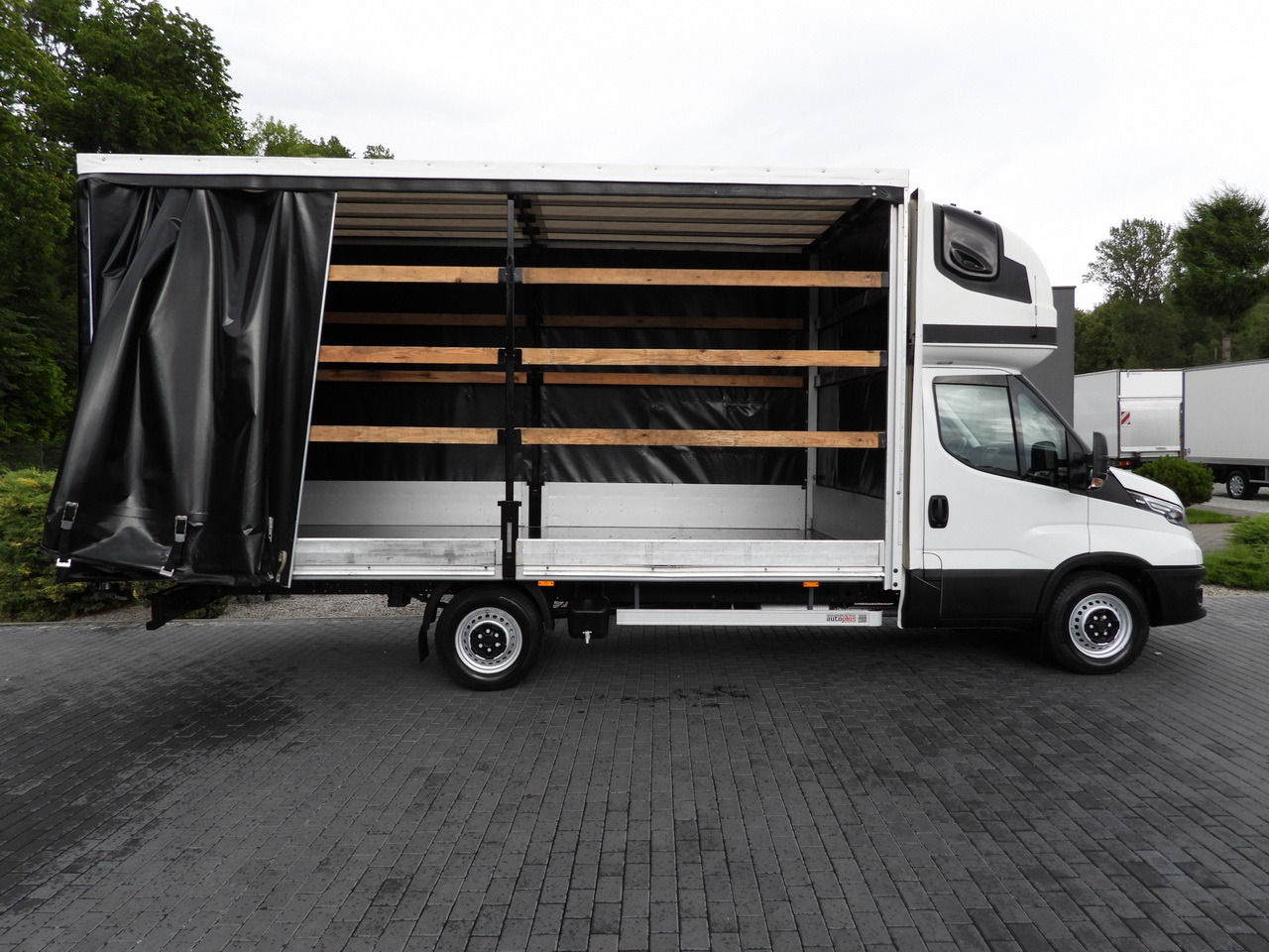 Брезентов бус IVECO DAILY 35S18 TARPAULIN 10 PALLETS WEBASTO CRUISE CONTROL NAVIGATION LED LIGHTS AIR CONDITIONING  180HP: снимка 8