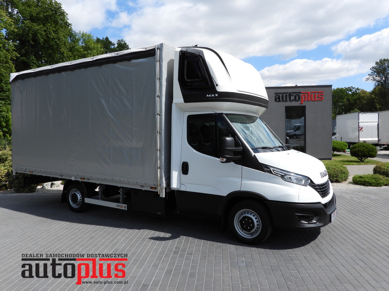 IVECO DAILY 35S18 TARPAULIN 10 PALLETS WEBASTO CRUISE CONTROL NAVIGATION LED LIGHTS AIR CONDITIONING 180HP - Брезентов бус: снимка 1 IVECO DAILY 35S18 TARPAULIN 10 PALLETS WEBASTO CRUISE CONTROL NAVIGATION LED LIGHTS AIR CONDITIONING 180HP - Брезентов бус: снимка 1