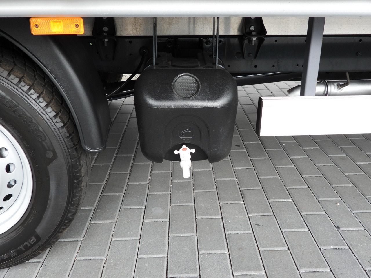 Брезентов бус IVECO DAILY 35S18 TARPAULIN 10 PALLETS WEBASTO CRUISE CONTROL NAVIGATION LED LIGHTS AIR CONDITIONING  180HP: снимка 27
