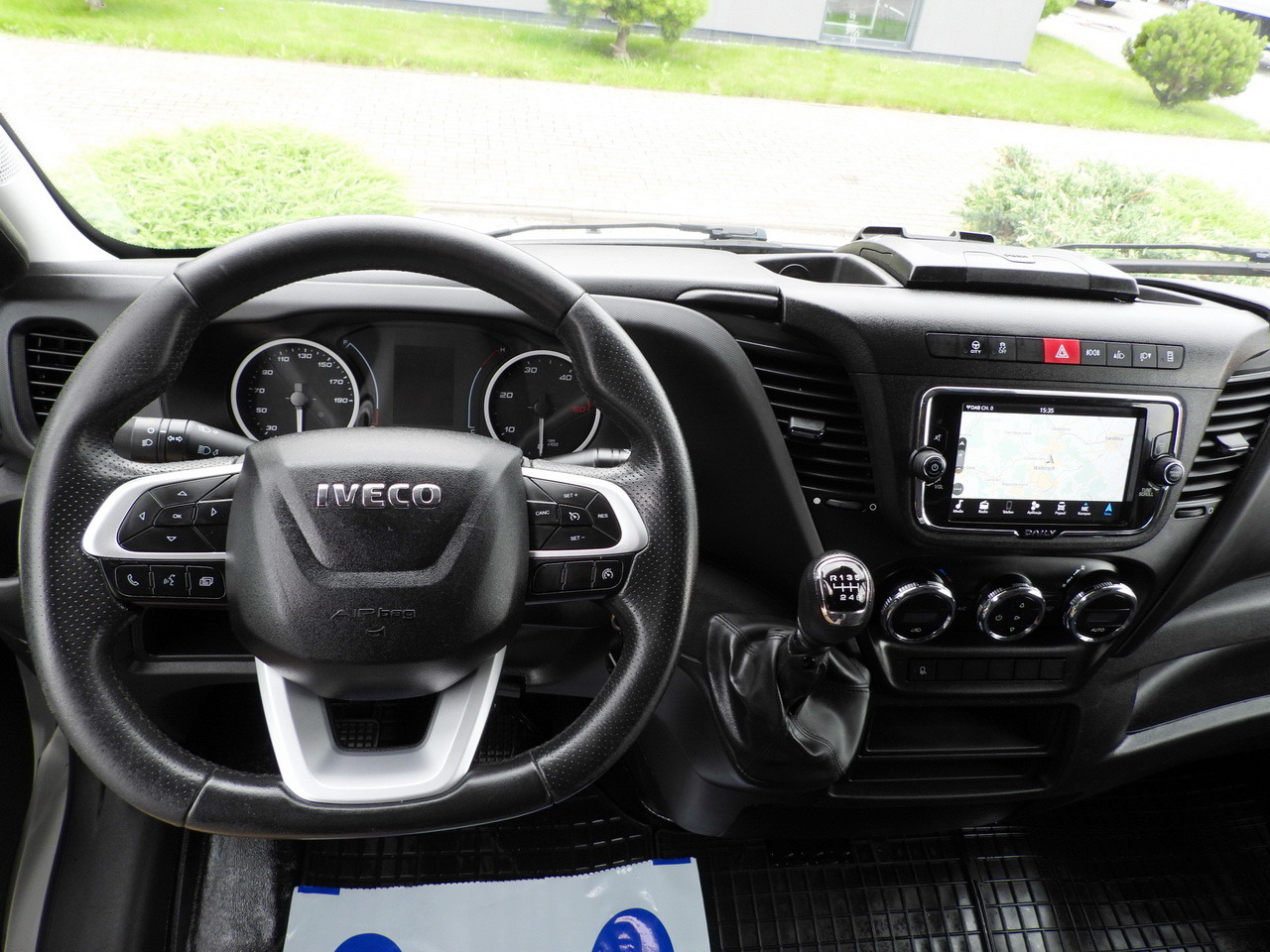 Брезентов бус IVECO DAILY 35S18 TARPAULIN 10 PALLETS WEBASTO CRUISE CONTROL NAVIGATION LED LIGHTS AIR CONDITIONING  180HP: снимка 34