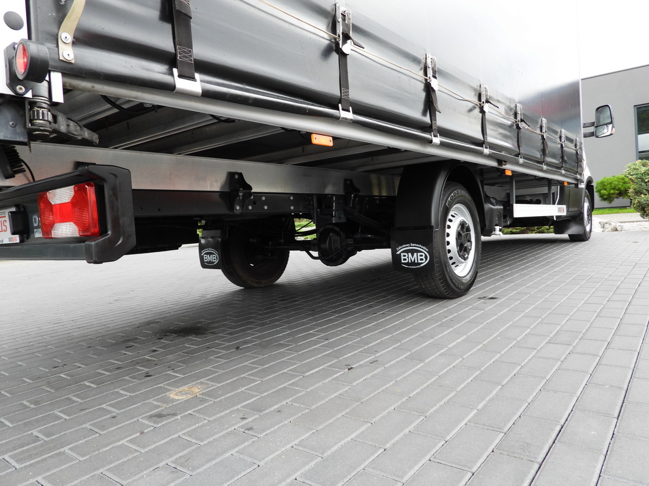 Брезентов бус IVECO DAILY 35S18 TARPAULIN 10 PALLETS WEBASTO CRUISE CONTROL NAVIGATION LED LIGHTS AIR CONDITIONING  180HP: снимка 15
