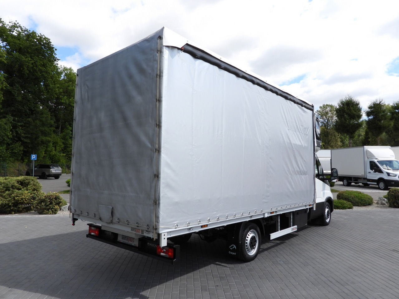 IVECO DAILY 35S18 TARPAULIN 10 PALLETS WEBASTO CRUISE CONTROL NAVIGATION LED LIGHTS AIR CONDITIONING 180HP - Брезентов бус: снимка 3 IVECO DAILY 35S18 TARPAULIN 10 PALLETS WEBASTO CRUISE CONTROL NAVIGATION LED LIGHTS AIR CONDITIONING 180HP - Брезентов бус: снимка 3