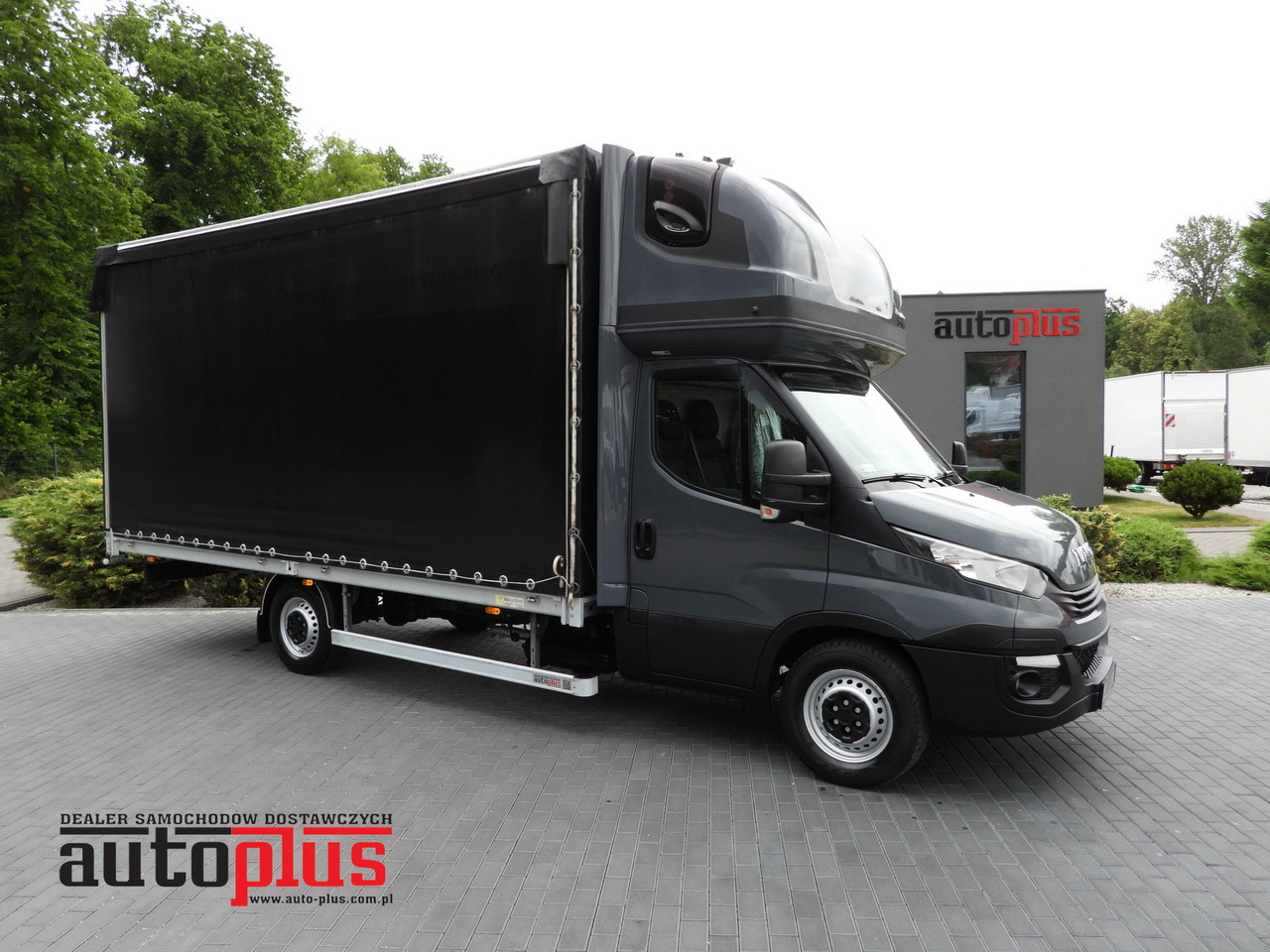 IVECO DAILY 35S18 TARPAULIN 10 PALLETS WEBASTO CRUISE CONTROL PNEUMATICS AUTOMATIC TRANSMISSION HI-MATIC AIR CONDITIONING 180HP - Брезентов бус: снимка 1 IVECO DAILY 35S18 TARPAULIN 10 PALLETS WEBASTO CRUISE CONTROL PNEUMATICS AUTOMATIC TRANSMISSION HI-MATIC AIR CONDITIONING 180HP - Брезентов бус: снимка 1