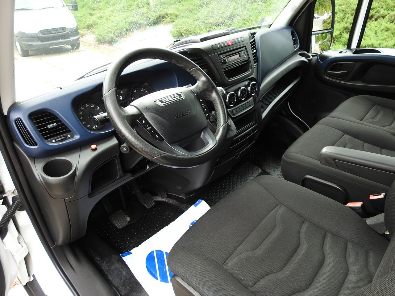 IVECO DAILY 35S18 TARPAULIN LIFT 8 PALLETS CRUISE CONTROL AIR CONDITIONING 180HP - Брезентов бус: снимка 2 IVECO DAILY 35S18 TARPAULIN LIFT 8 PALLETS CRUISE CONTROL AIR CONDITIONING 180HP - Брезентов бус: снимка 2