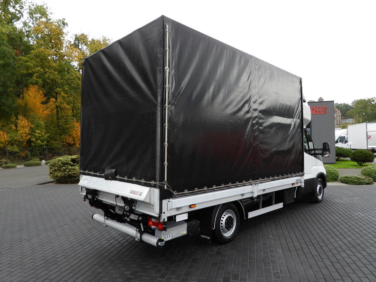 IVECO DAILY 35S18 TARPAULIN LIFT 8 PALLETS WEBASTO CRUISE CONTROL AIR CONDITIONING 180HP - Брезентов бус: снимка 3 IVECO DAILY 35S18 TARPAULIN LIFT 8 PALLETS WEBASTO CRUISE CONTROL AIR CONDITIONING 180HP - Брезентов бус: снимка 3