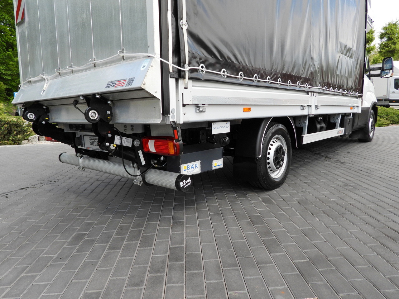 Брезентов бус IVECO DAILY 35S18 TARPAULIN LIFT 8 PALLETS WEBASTO CRUISE CONTROL AIR CONDITIONING 180HP: снимка 30 Брезентов бус IVECO DAILY 35S18 TARPAULIN LIFT 8 PALLETS WEBASTO CRUISE CONTROL AIR CONDITIONING 180HP: снимка 30