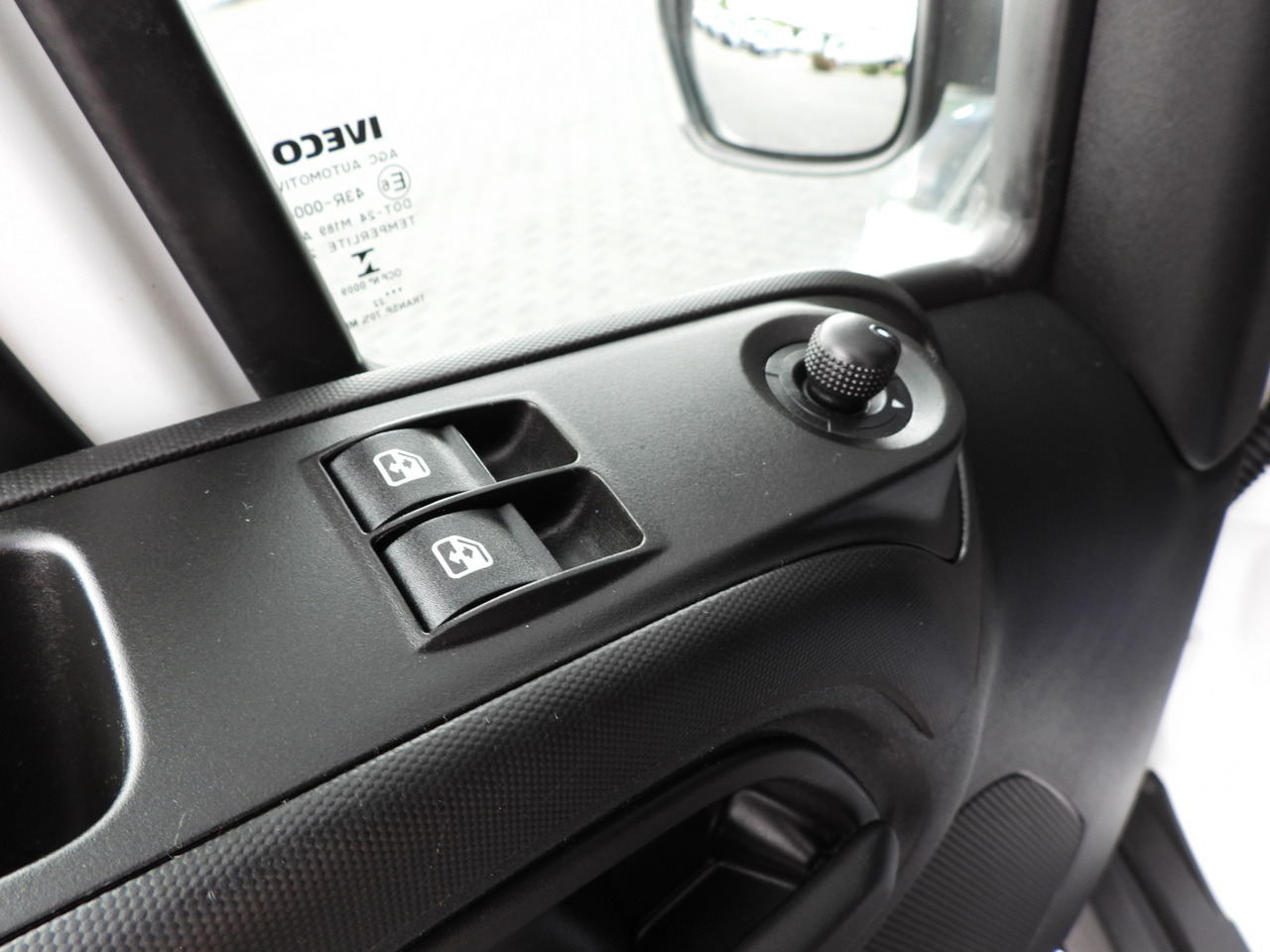 Брезентов бус IVECO DAILY 35S18 TARPAULIN LIFT 8 PALLETS WEBASTO CRUISE CONTROL AIR CONDITIONING 180HP: снимка 33 Брезентов бус IVECO DAILY 35S18 TARPAULIN LIFT 8 PALLETS WEBASTO CRUISE CONTROL AIR CONDITIONING 180HP: снимка 33