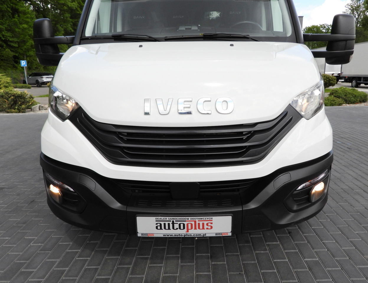 Брезентов бус IVECO DAILY 35S18 TARPAULIN LIFT 8 PALLETS WEBASTO CRUISE CONTROL AIR CONDITIONING 180HP: снимка 15 Брезентов бус IVECO DAILY 35S18 TARPAULIN LIFT 8 PALLETS WEBASTO CRUISE CONTROL AIR CONDITIONING 180HP: снимка 15