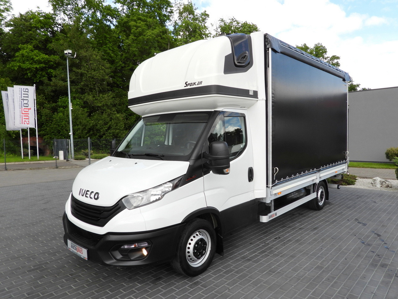 Брезентов бус IVECO DAILY 35S18 TARPAULIN LIFT 8 PALLETS WEBASTO CRUISE CONTROL AIR CONDITIONING 180HP: снимка 6 Брезентов бус IVECO DAILY 35S18 TARPAULIN LIFT 8 PALLETS WEBASTO CRUISE CONTROL AIR CONDITIONING 180HP: снимка 6
