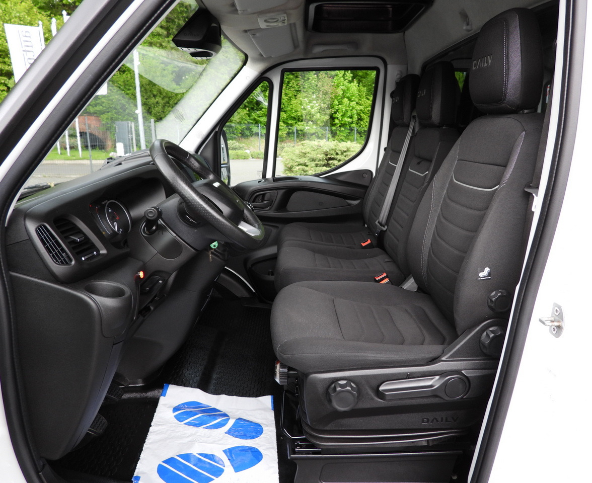 Брезентов бус IVECO DAILY 35S18 TARPAULIN LIFT 8 PALLETS WEBASTO CRUISE CONTROL AIR CONDITIONING 180HP: снимка 32 Брезентов бус IVECO DAILY 35S18 TARPAULIN LIFT 8 PALLETS WEBASTO CRUISE CONTROL AIR CONDITIONING 180HP: снимка 32