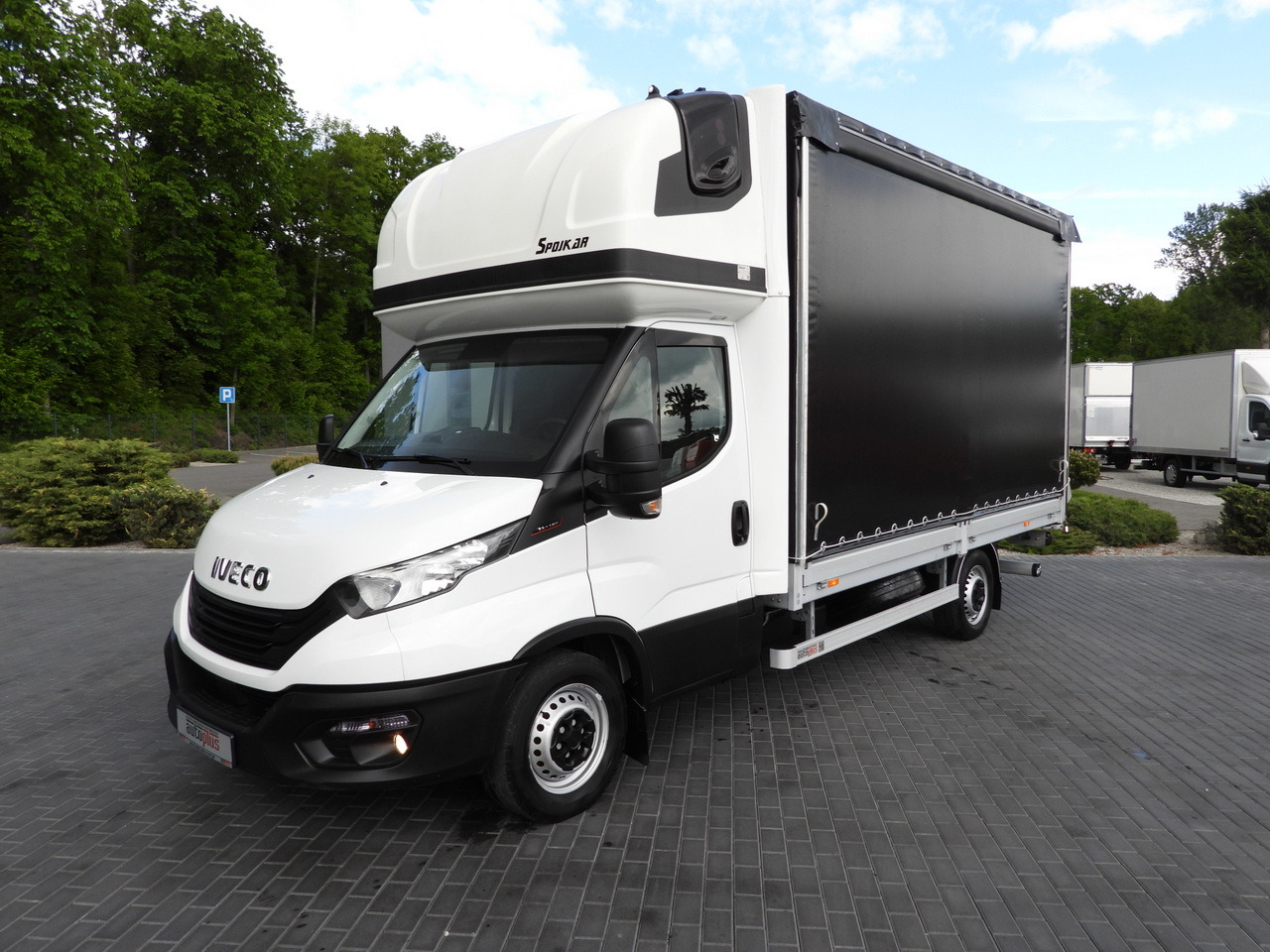 Брезентов бус IVECO DAILY 35S18 TARPAULIN LIFT 8 PALLETS WEBASTO CRUISE CONTROL AIR CONDITIONING 180HP: снимка 19 Брезентов бус IVECO DAILY 35S18 TARPAULIN LIFT 8 PALLETS WEBASTO CRUISE CONTROL AIR CONDITIONING 180HP: снимка 19