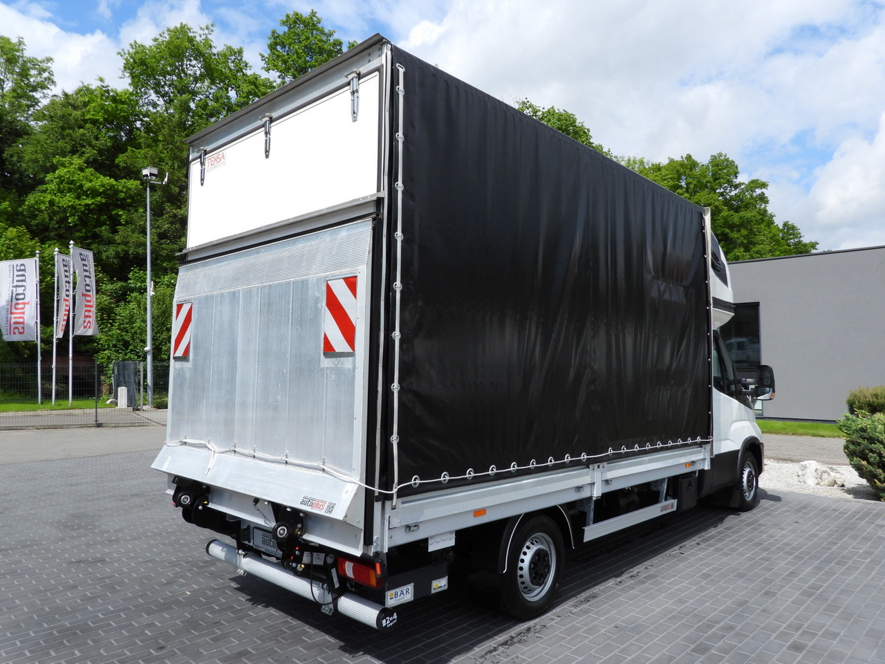 Брезентов бус IVECO DAILY 35S18 TARPAULIN LIFT 8 PALLETS WEBASTO CRUISE CONTROL AIR CONDITIONING 180HP: снимка 14 Брезентов бус IVECO DAILY 35S18 TARPAULIN LIFT 8 PALLETS WEBASTO CRUISE CONTROL AIR CONDITIONING 180HP: снимка 14