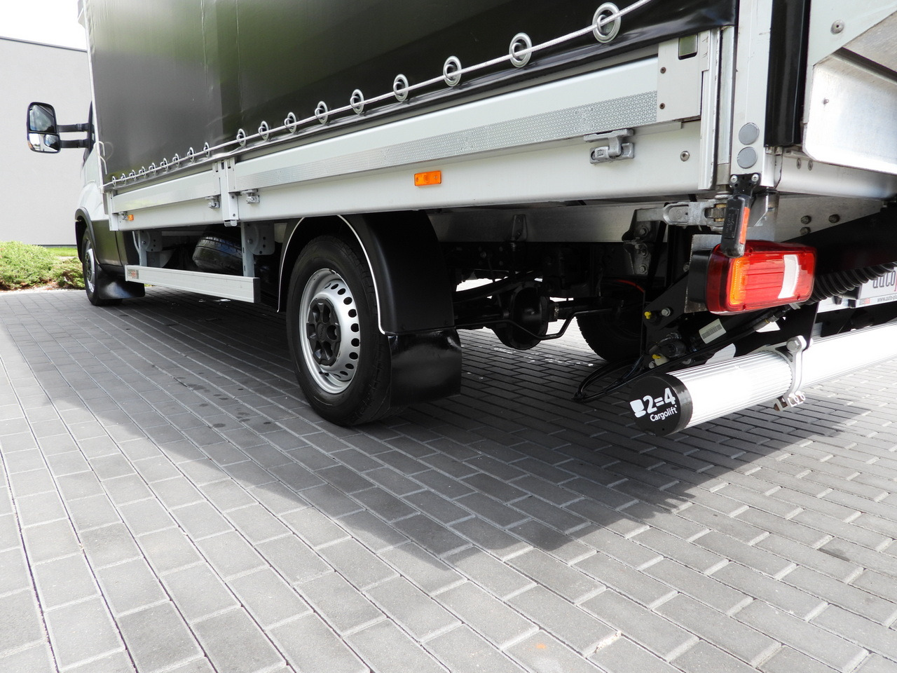 Брезентов бус IVECO DAILY 35S18 TARPAULIN LIFT 8 PALLETS WEBASTO CRUISE CONTROL AIR CONDITIONING 180HP: снимка 17 Брезентов бус IVECO DAILY 35S18 TARPAULIN LIFT 8 PALLETS WEBASTO CRUISE CONTROL AIR CONDITIONING 180HP: снимка 17