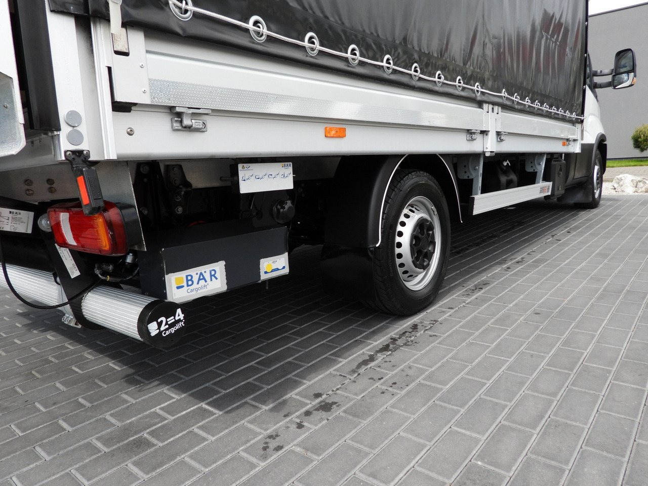 Брезентов бус IVECO DAILY 35S18 TARPAULIN LIFT 8 PALLETS WEBASTO CRUISE CONTROL AIR CONDITIONING 180HP: снимка 18 Брезентов бус IVECO DAILY 35S18 TARPAULIN LIFT 8 PALLETS WEBASTO CRUISE CONTROL AIR CONDITIONING 180HP: снимка 18