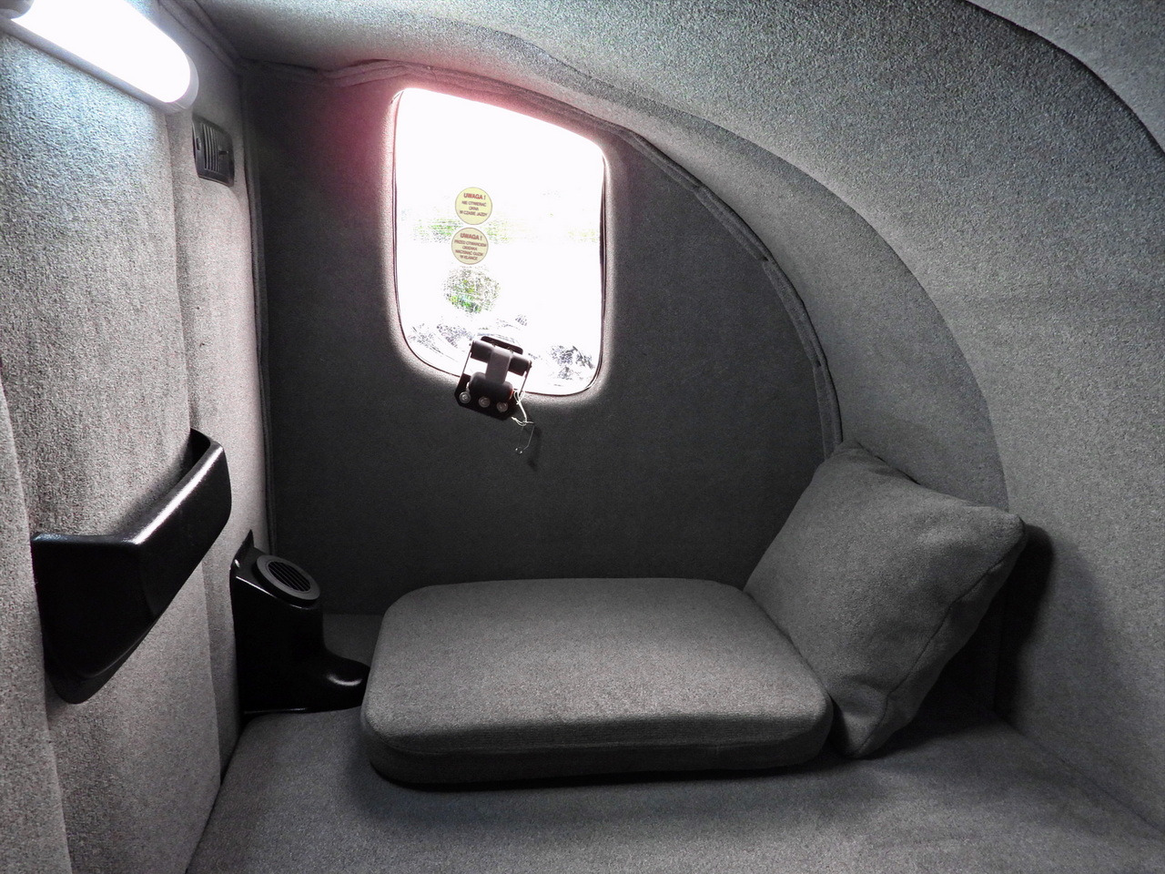 Брезентов бус IVECO DAILY 35S18 TARPAULIN LIFT 8 PALLETS WEBASTO CRUISE CONTROL AIR CONDITIONING 180HP: снимка 47 Брезентов бус IVECO DAILY 35S18 TARPAULIN LIFT 8 PALLETS WEBASTO CRUISE CONTROL AIR CONDITIONING 180HP: снимка 47