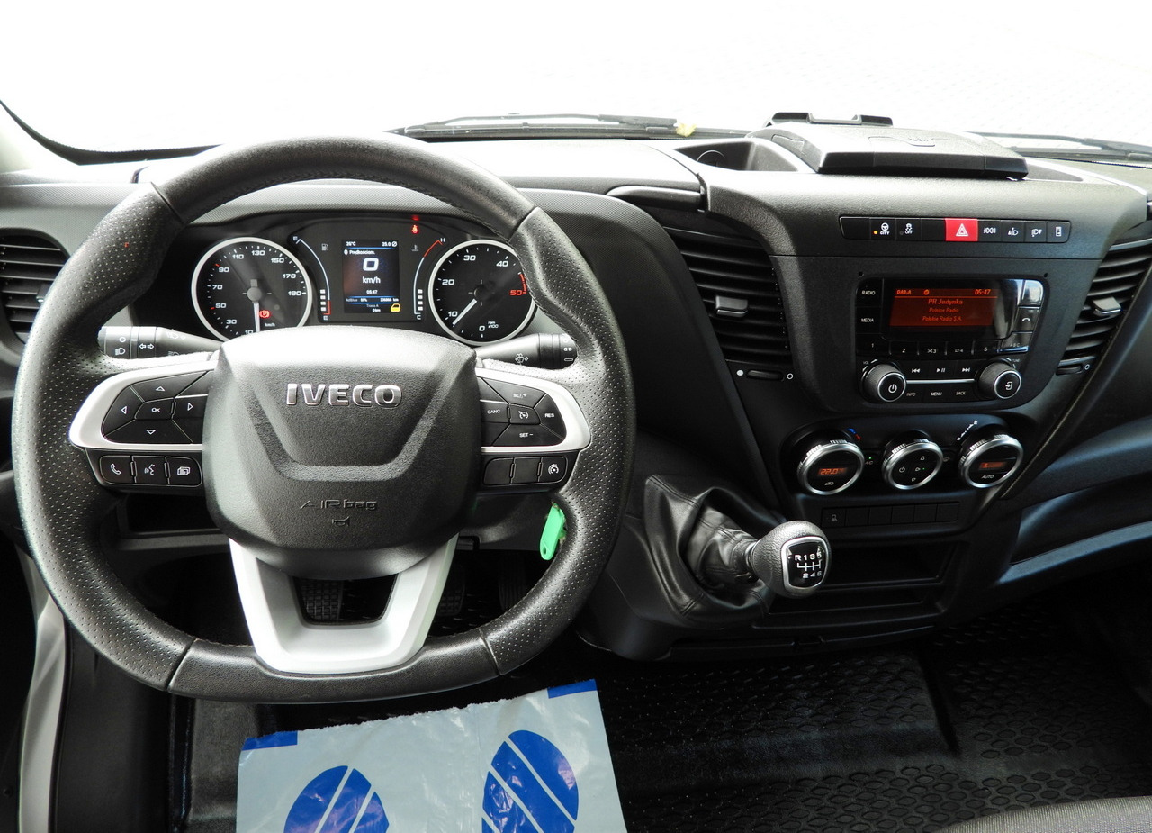 Брезентов бус IVECO DAILY 35S18 TARPAULIN LIFT 8 PALLETS WEBASTO CRUISE CONTROL AIR CONDITIONING 180HP: снимка 35 Брезентов бус IVECO DAILY 35S18 TARPAULIN LIFT 8 PALLETS WEBASTO CRUISE CONTROL AIR CONDITIONING 180HP: снимка 35