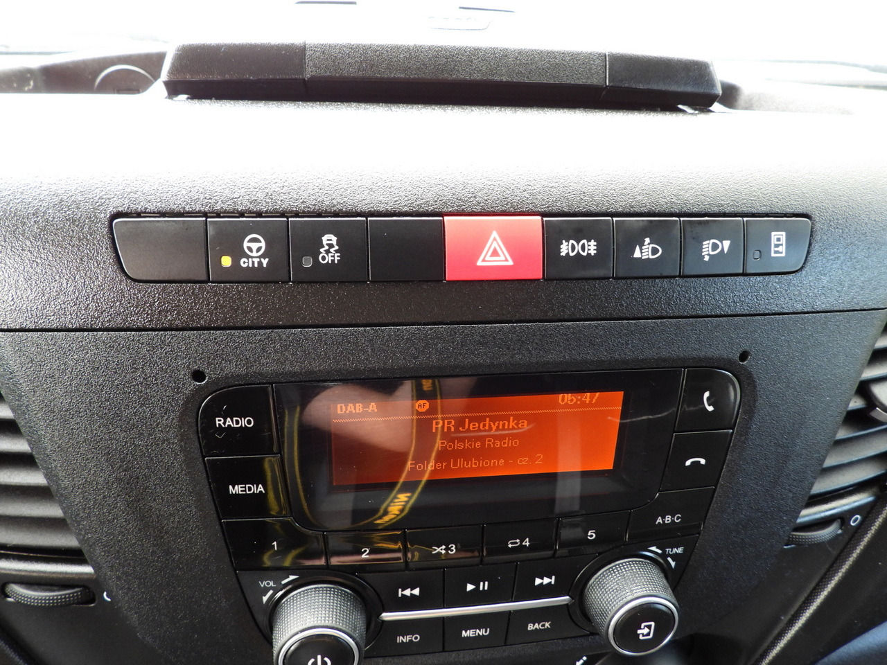 Брезентов бус IVECO DAILY 35S18 TARPAULIN LIFT 8 PALLETS WEBASTO CRUISE CONTROL AIR CONDITIONING 180HP: снимка 42 Брезентов бус IVECO DAILY 35S18 TARPAULIN LIFT 8 PALLETS WEBASTO CRUISE CONTROL AIR CONDITIONING 180HP: снимка 42