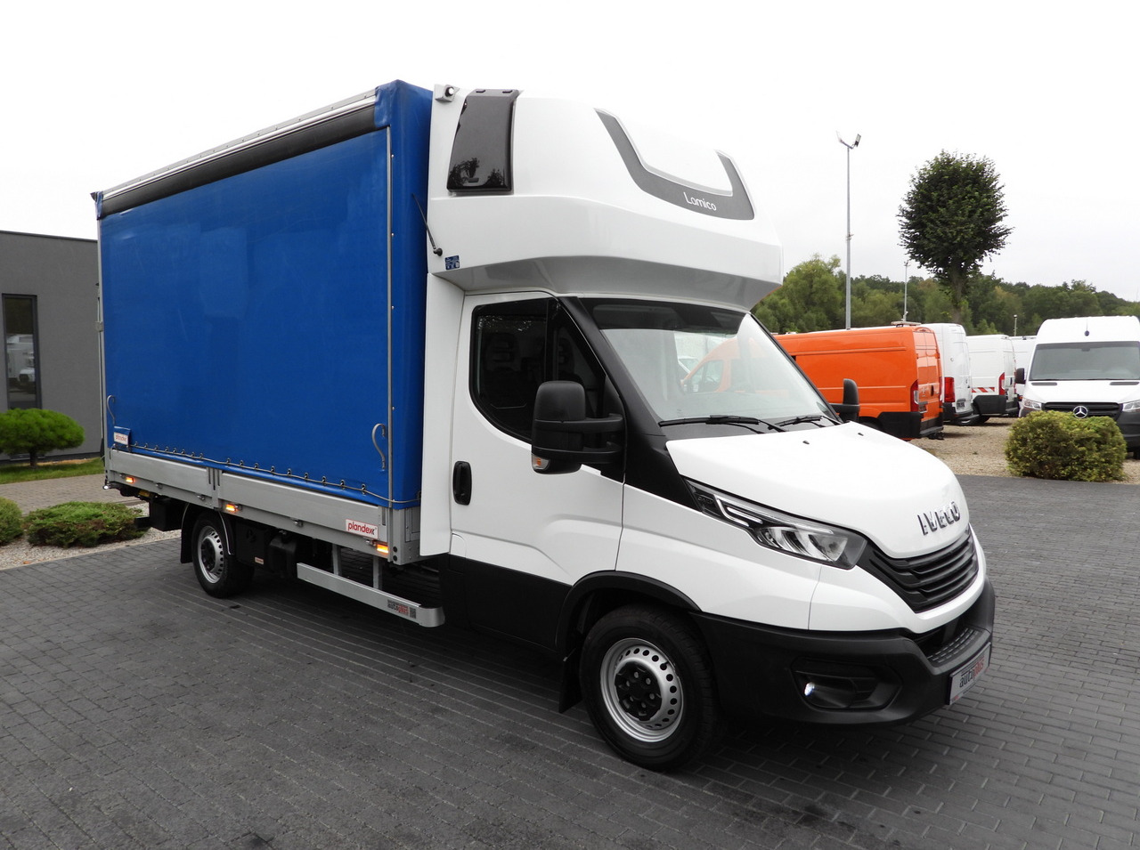 IVECO DAILY 35S18 TARPAULIN LIFT 8 PALLETS WEBASTO CRUISE CONTROL LED LIGHTS AIR CONDITIONING 180HP - Брезентов бус: снимка 4 IVECO DAILY 35S18 TARPAULIN LIFT 8 PALLETS WEBASTO CRUISE CONTROL LED LIGHTS AIR CONDITIONING 180HP - Брезентов бус: снимка 4