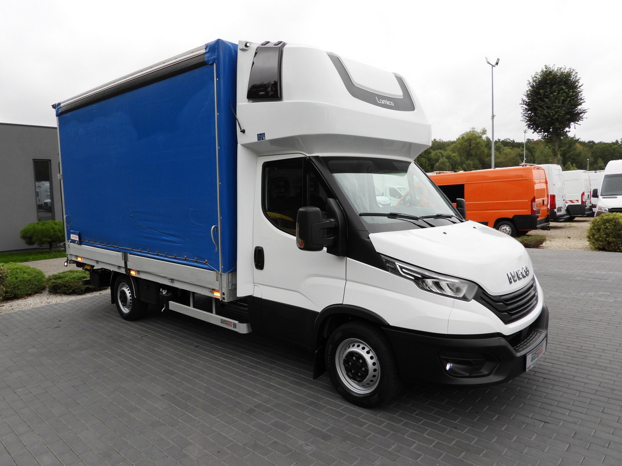 IVECO DAILY 35S18 TARPAULIN LIFT 8 PALLETS WEBASTO CRUISE CONTROL LED LIGHTS AIR CONDITIONING 180HP - Брезентов бус: снимка 4 IVECO DAILY 35S18 TARPAULIN LIFT 8 PALLETS WEBASTO CRUISE CONTROL LED LIGHTS AIR CONDITIONING 180HP - Брезентов бус: снимка 4