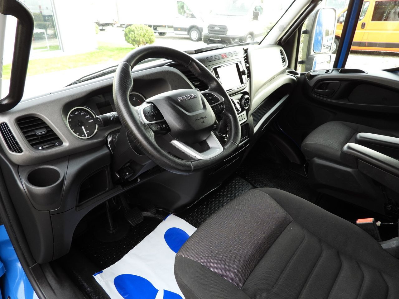 IVECO DAILY 35S21 TARPAULIN 10 PALLETS WEBASTO CRUISE CONTROL NAVIGATION LED LIGHTS AUTOMATIC TRANSMISSION HI-MATIC AIR CONDITIONING 210HP - Брезентов бус: снимка 2 IVECO DAILY 35S21 TARPAULIN 10 PALLETS WEBASTO CRUISE CONTROL NAVIGATION LED LIGHTS AUTOMATIC TRANSMISSION HI-MATIC AIR CONDITIONING 210HP - Брезентов бус: снимка 2