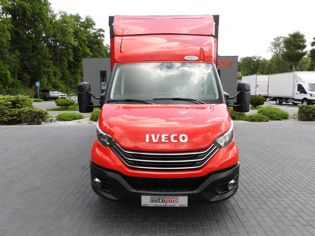 IVECO DAILY 35S21 TARPAULIN 10 PALLETS WEBASTO CRUISE CONTROL NAVIGATION LED LIGHTS PNEUMATICS AUTOMATIC TRANSMISSION HI-MATIC AIR CONDITIONING 210HP - Брезентов бус: снимка 5 IVECO DAILY 35S21 TARPAULIN 10 PALLETS WEBASTO CRUISE CONTROL NAVIGATION LED LIGHTS PNEUMATICS AUTOMATIC TRANSMISSION HI-MATIC AIR CONDITIONING 210HP - Брезентов бус: снимка 5