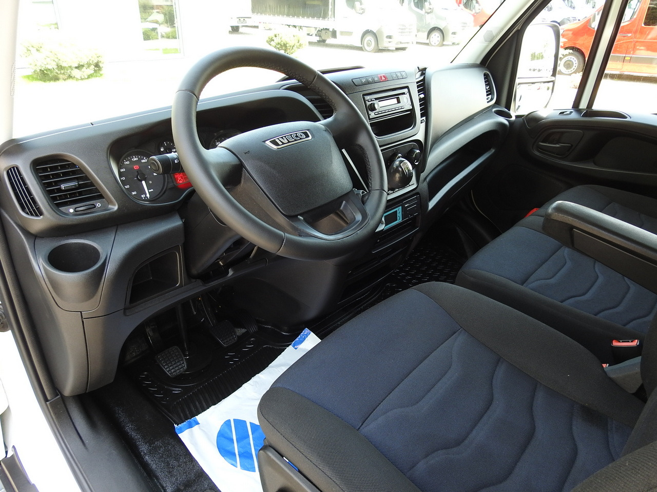 IVECO DAILY 50C15 REGRIGERATOR BOX -5*C POWER SUPPLY 230V AIR CONDITIONING TWIN WHEELS 150HP - Хладилен бус: снимка 2 IVECO DAILY 50C15 REGRIGERATOR BOX -5*C POWER SUPPLY 230V AIR CONDITIONING TWIN WHEELS 150HP - Хладилен бус: снимка 2