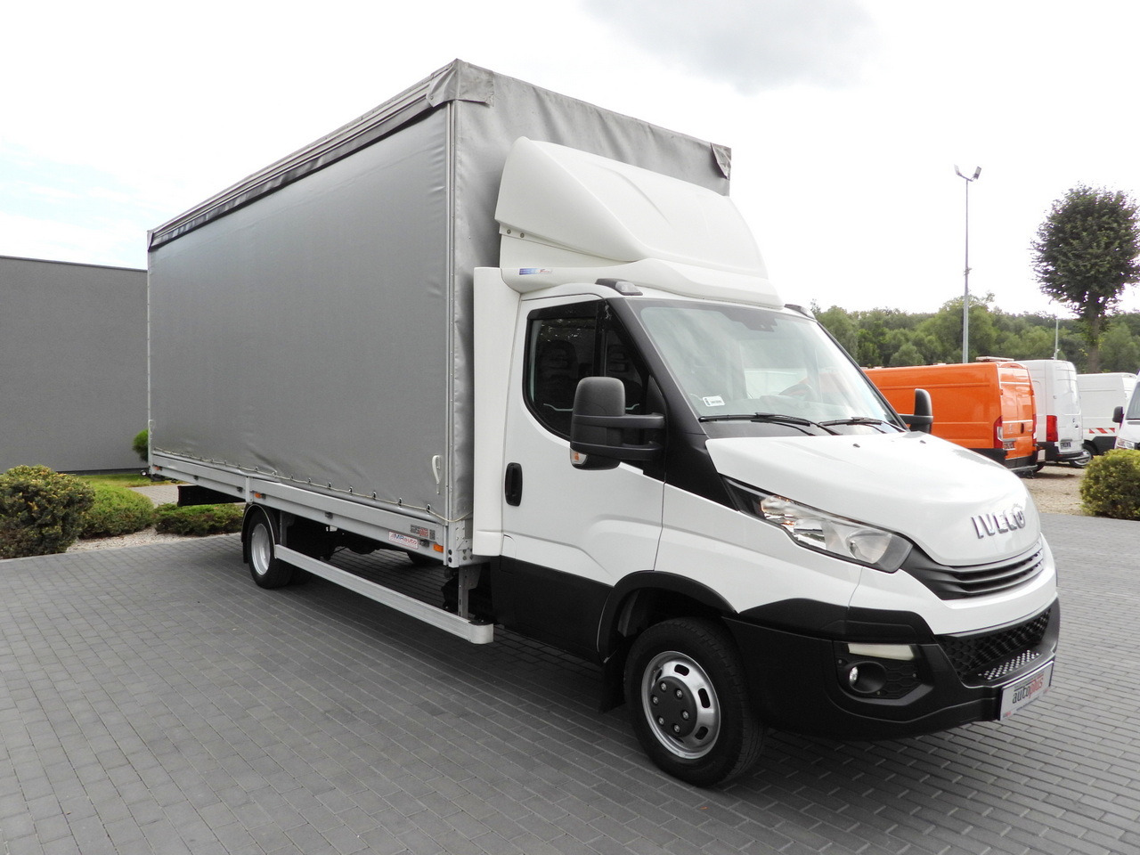 IVECO DAILY 50C15 TARPAULIN 12 PALLETS CRUISE CONTROL TWIN WHEELS AIR CONDITIONING  150HP - Брезентов бус: снимка 4 IVECO DAILY 50C15 TARPAULIN 12 PALLETS CRUISE CONTROL TWIN WHEELS AIR CONDITIONING  150HP - Брезентов бус: снимка 4