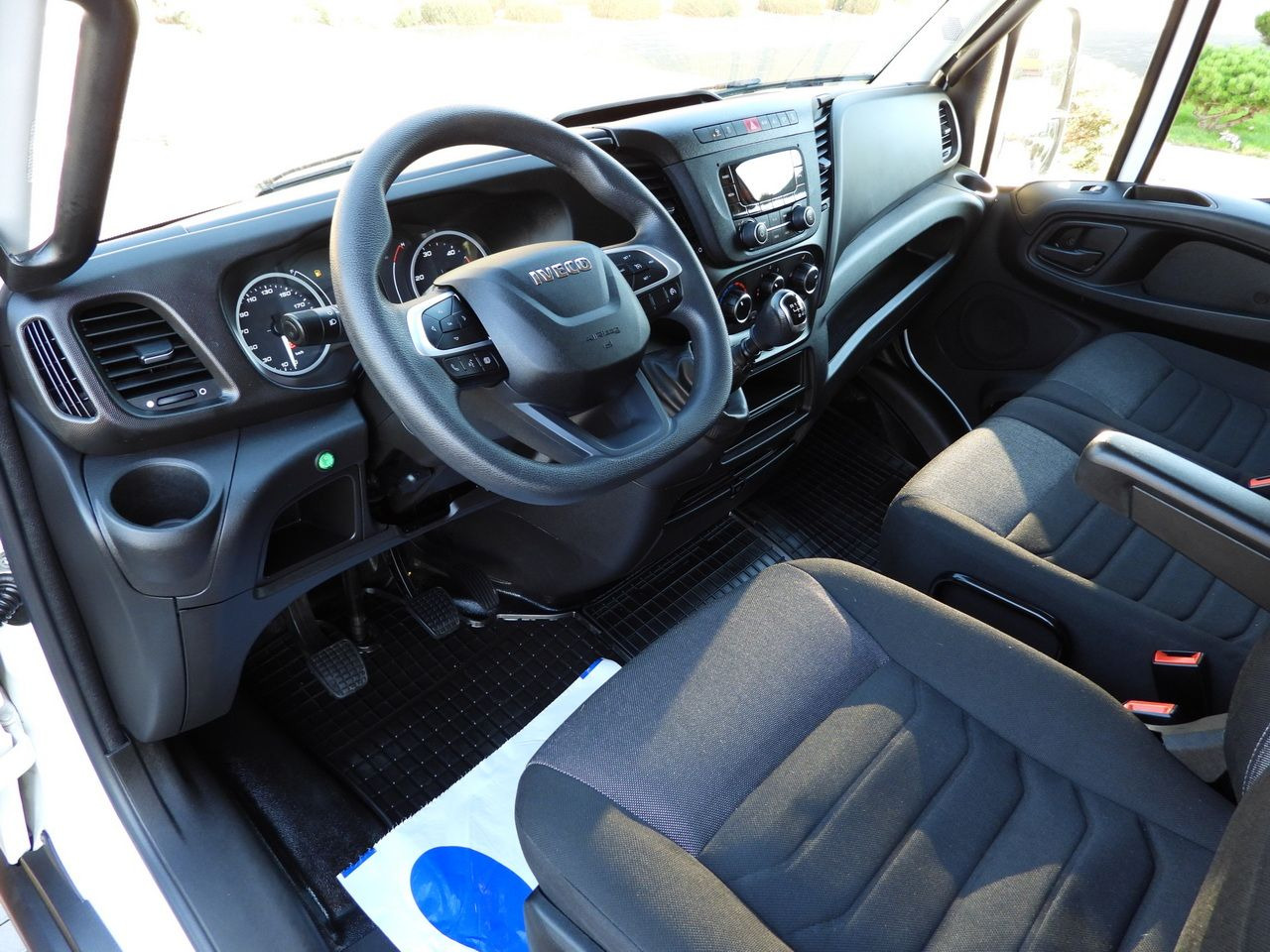 IVECO DAILY 50C16 TARPAULIN 10 PALLETS CRUISE CONTROL TWIN WHEELS AIR CONDITIONING 160HP - Брезентов бус: снимка 2 IVECO DAILY 50C16 TARPAULIN 10 PALLETS CRUISE CONTROL TWIN WHEELS AIR CONDITIONING 160HP - Брезентов бус: снимка 2