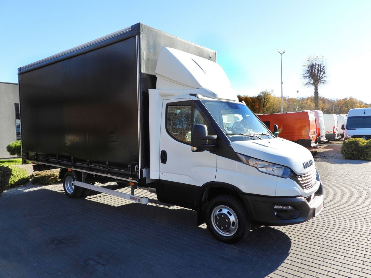 IVECO DAILY 50C17 TARPAULIN 10 PALLETS CRUISE CONTROL TWIN WHEELS AIR CONDITIONING 180HP - Брезентов бус: снимка 4 IVECO DAILY 50C17 TARPAULIN 10 PALLETS CRUISE CONTROL TWIN WHEELS AIR CONDITIONING 180HP - Брезентов бус: снимка 4