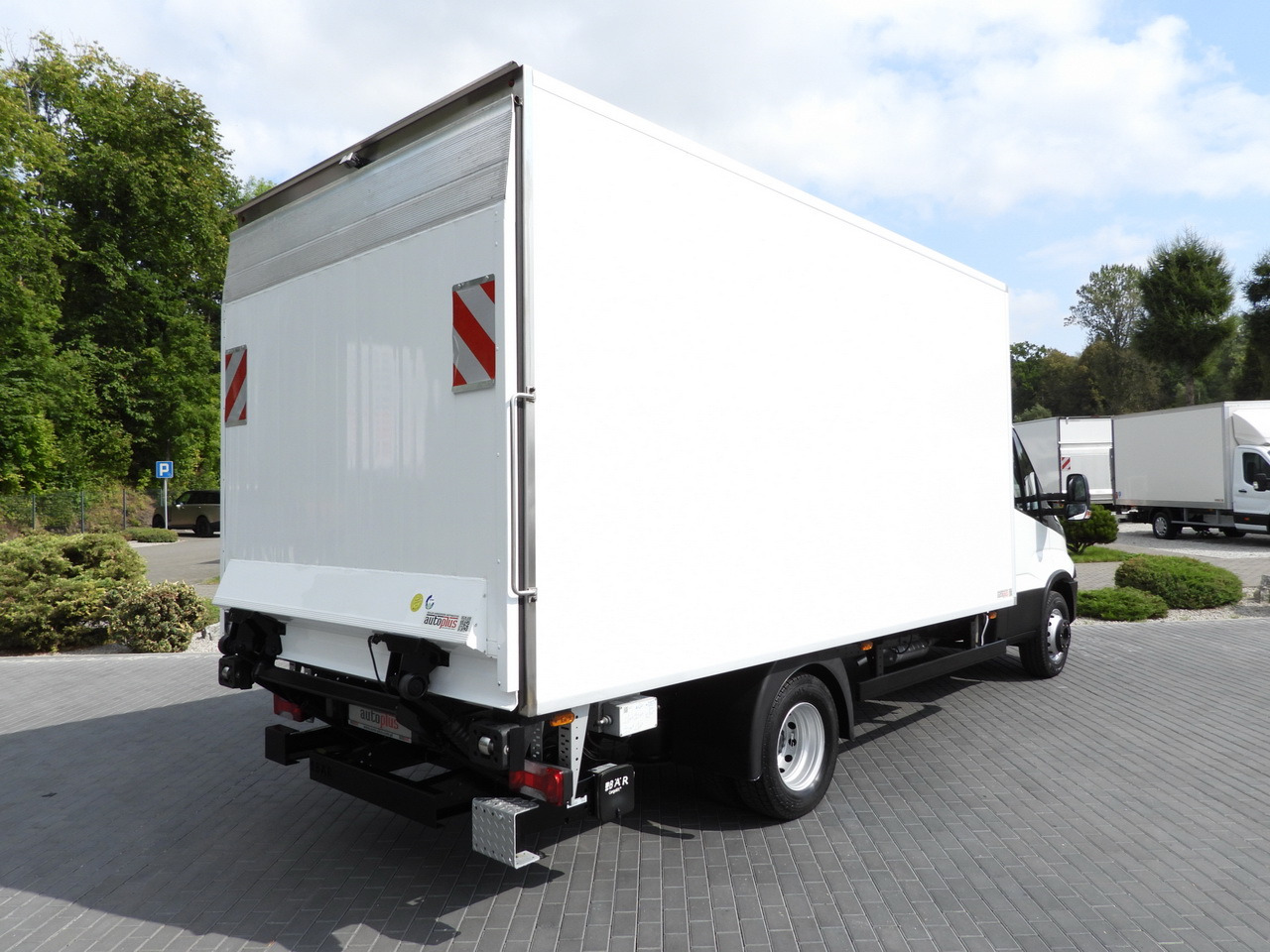 IVECO DAILY 70C17 REFRIGERATOR 1*C LIFT 10 PALLETS POWER SUPPLY 230V CRUISE CONTROL AIR CONDITIONING PNEUMATICS AUTOMATIC TRANSMISSION HI-MATIC TWIN WHEELS 170HP - Рефрижератор камион: снимка 3 IVECO DAILY 70C17 REFRIGERATOR 1*C LIFT 10 PALLETS POWER SUPPLY 230V CRUISE CONTROL AIR CONDITIONING PNEUMATICS AUTOMATIC TRANSMISSION HI-MATIC TWIN WHEELS 170HP - Рефрижератор камион: снимка 3