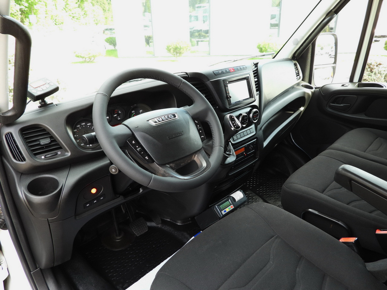 IVECO DAILY 70C17 REFRIGERATOR 1*C LIFT 10 PALLETS POWER SUPPLY 230V CRUISE CONTROL AIR CONDITIONING PNEUMATICS AUTOMATIC TRANSMISSION HI-MATIC TWIN WHEELS 170HP - Рефрижератор камион: снимка 2 IVECO DAILY 70C17 REFRIGERATOR 1*C LIFT 10 PALLETS POWER SUPPLY 230V CRUISE CONTROL AIR CONDITIONING PNEUMATICS AUTOMATIC TRANSMISSION HI-MATIC TWIN WHEELS 170HP - Рефрижератор камион: снимка 2